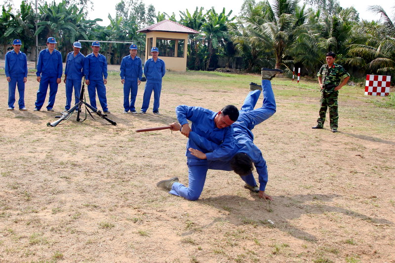 Huấn luyện võ thuật.